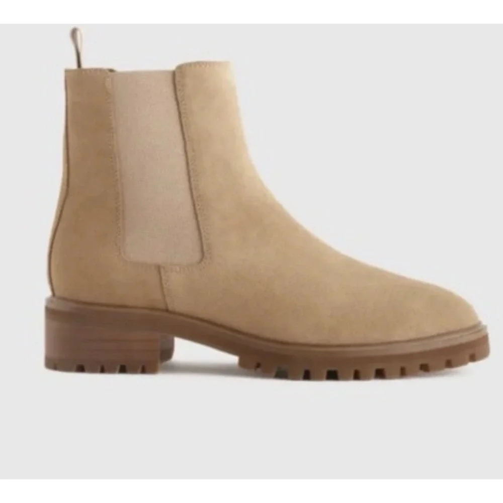 Belle Suede Chelsea Boot Desert Tan Lug Sole Ankle Booties LB62205 Size 6‎